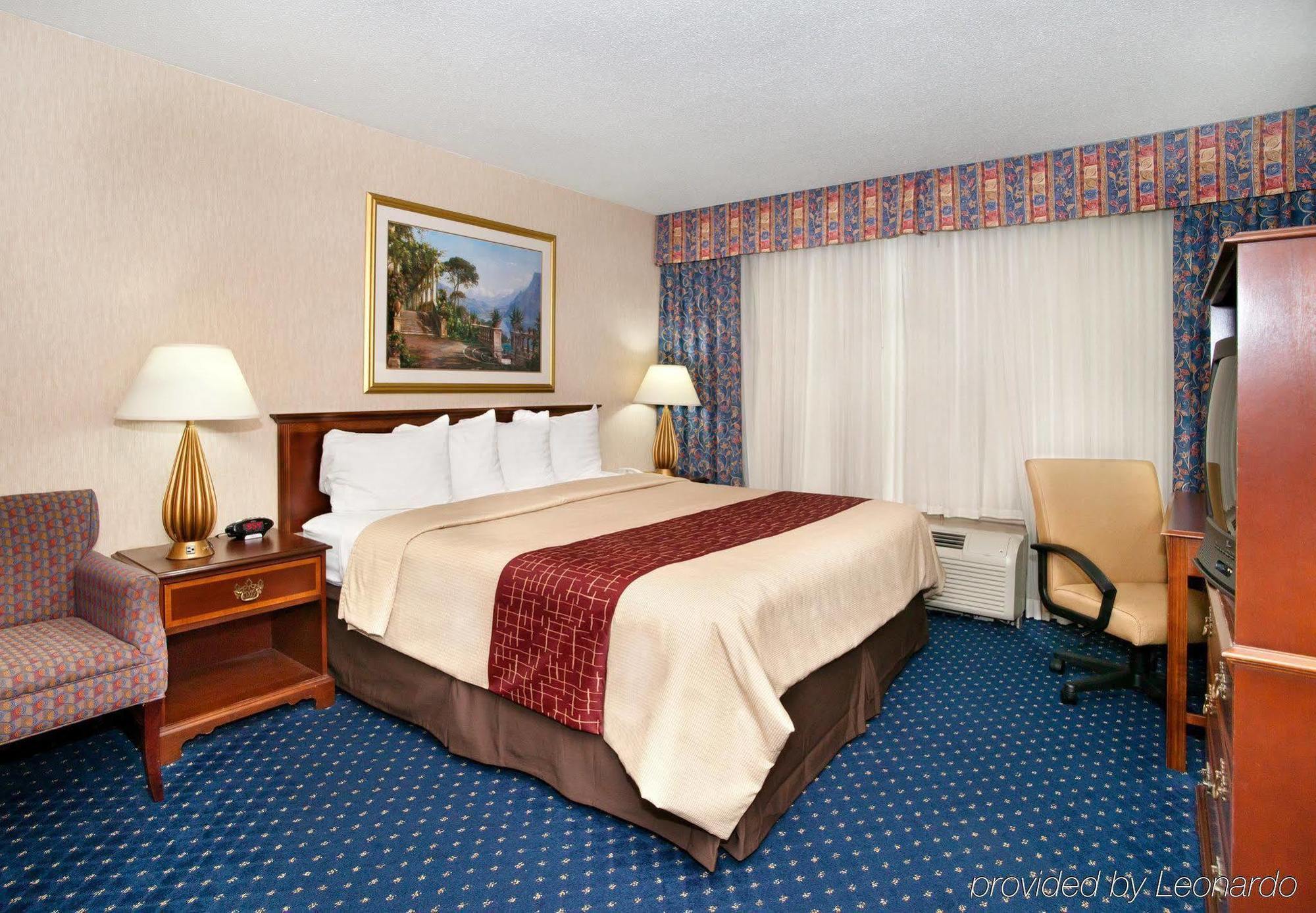 Red Roof Inn Knoxville Central - Papermill Road Extérieur photo