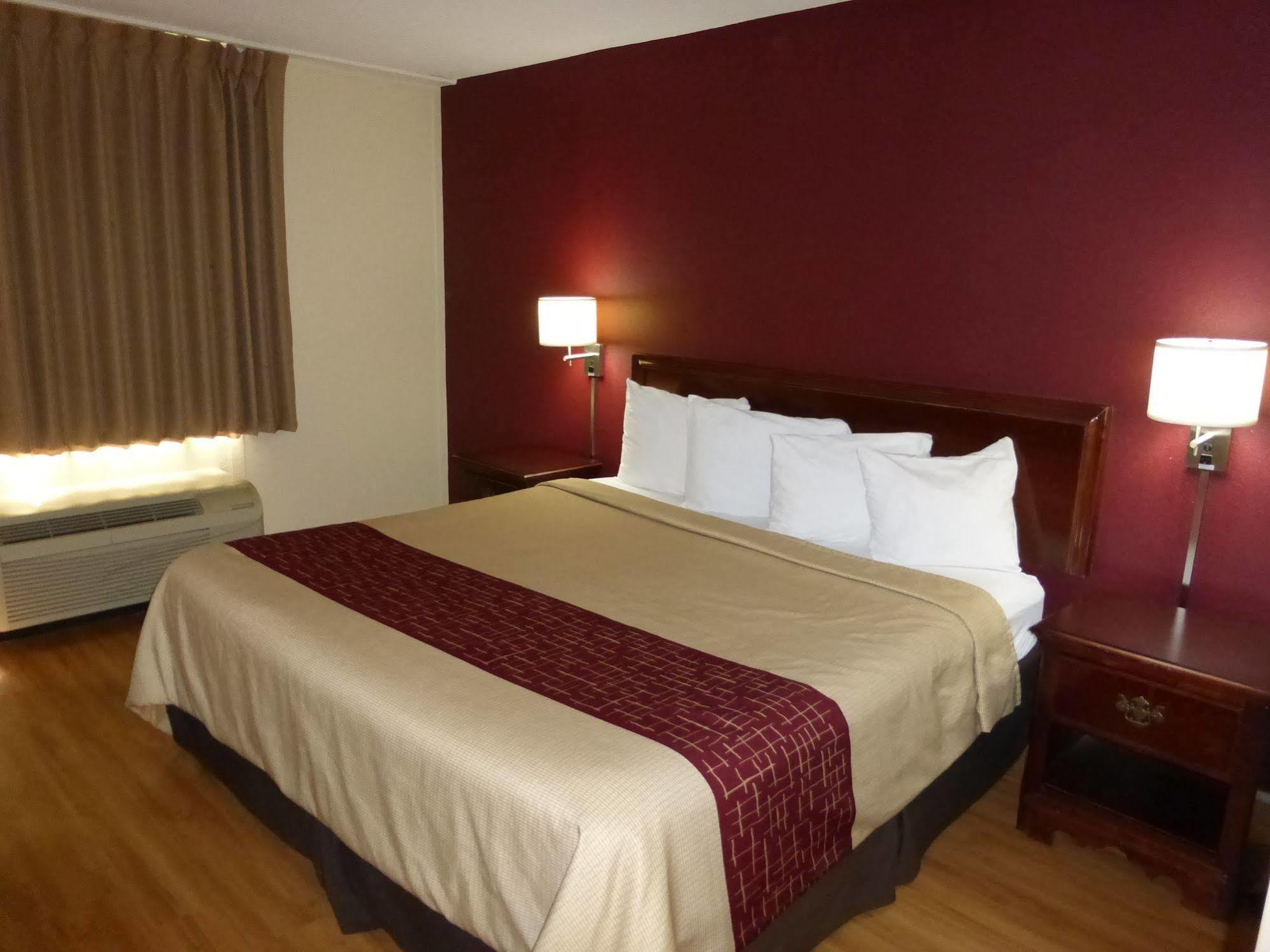 Red Roof Inn Knoxville Central - Papermill Road Extérieur photo