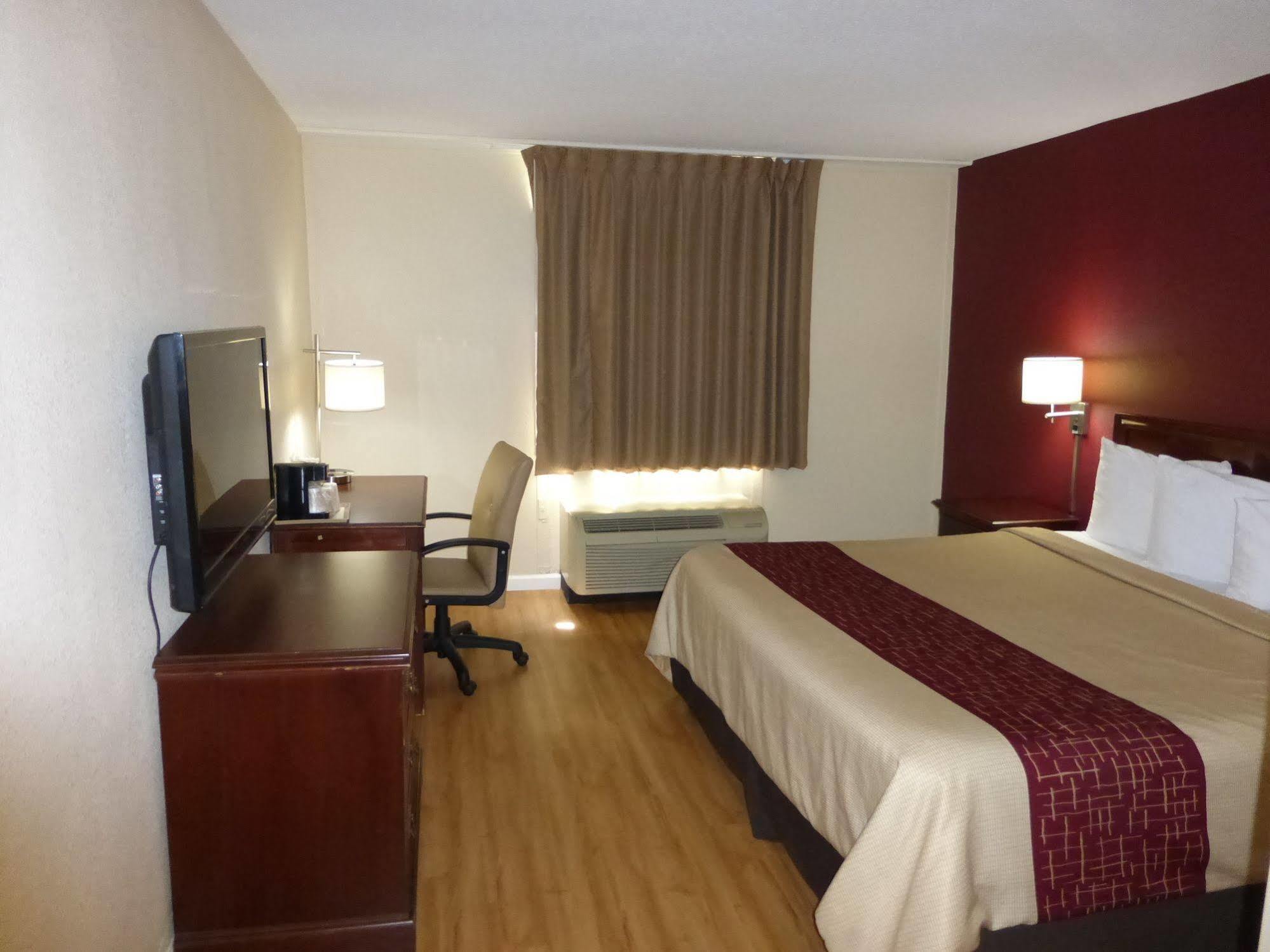 Red Roof Inn Knoxville Central - Papermill Road Extérieur photo